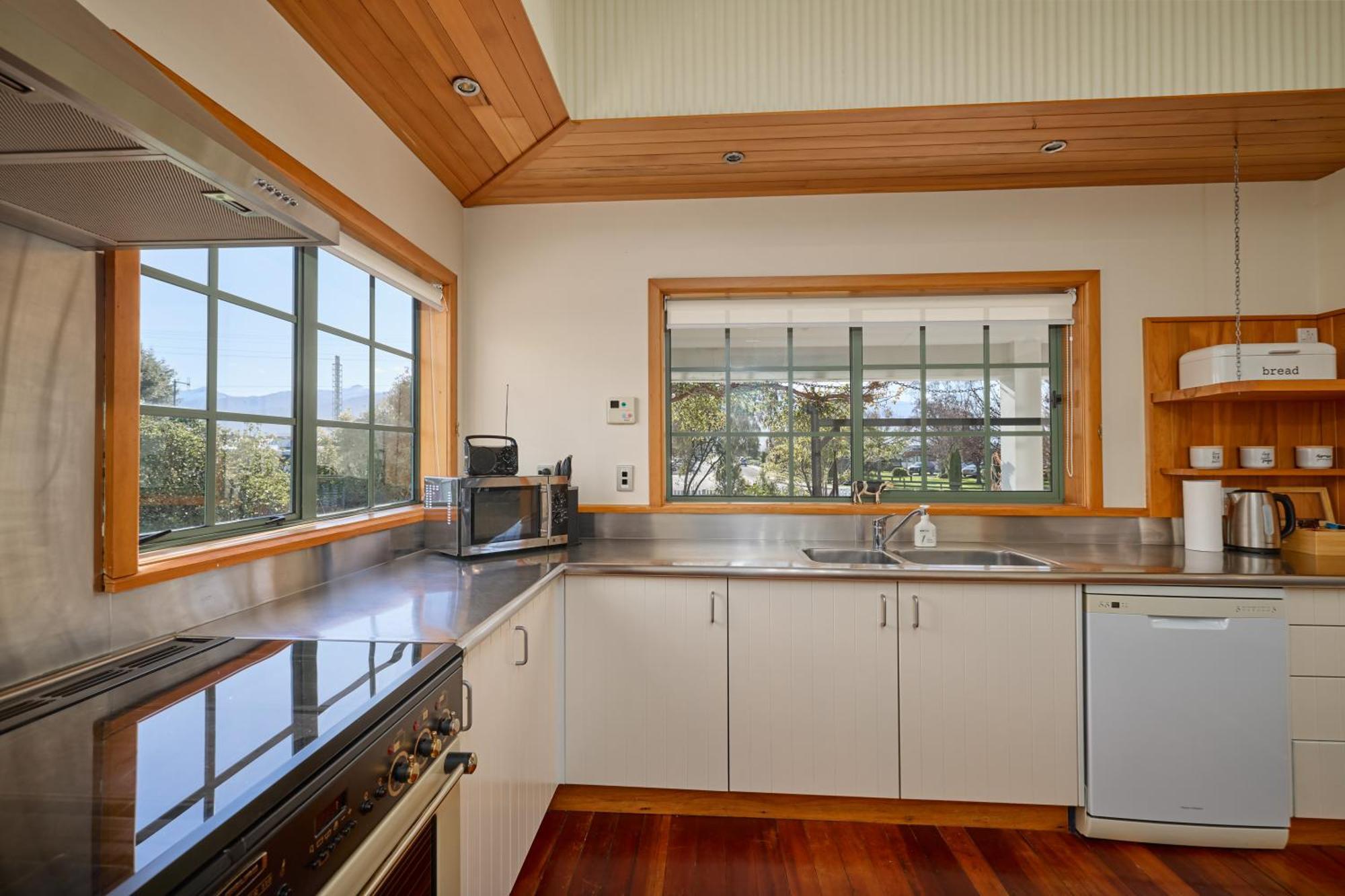 Ludstone Villa - A Charming Family Home Καϊκούρα Εξωτερικό φωτογραφία